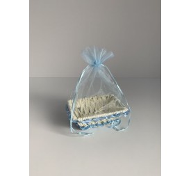 CESTA CON ORGANZA CELESTE 16X12X5.5CM