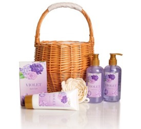 BOLSO DE MIMBRE. VIOLETAS
