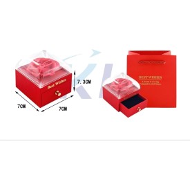 CAJA DE JOYA CON ROSA EN SU INTERIOR